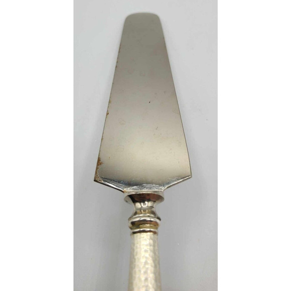 Antique Hammered Sterling Silver Handle Pie Server. Marked & Monogrammed 'A' - Picture 9 of 11
